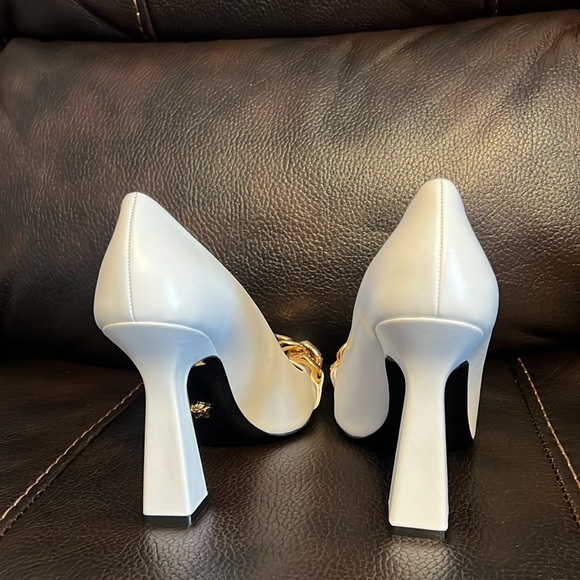 Versace leather chain logo decor leather high heel pumps NWB - Picture 3 of 6
